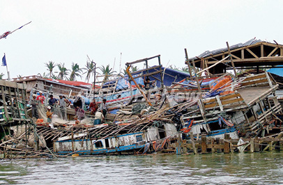 サイクロンにより壊滅的な被害を受けたミャンマーのHaing Gyi島で、倒壊した家屋（5/11）