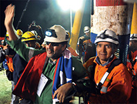 チリ鉱山落盤事故。 69日ぶり作業員33 人全員を救助（10/14）
